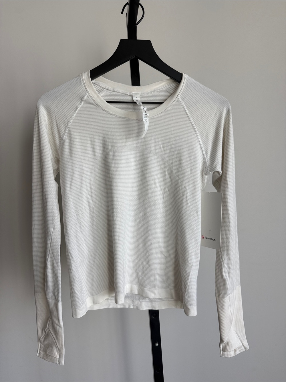 Lululemon swiftly tech long sleeve size 8